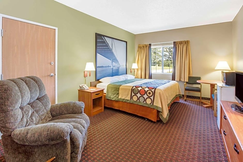 Super 8 by Wyndham Le Claire/Quad Cities