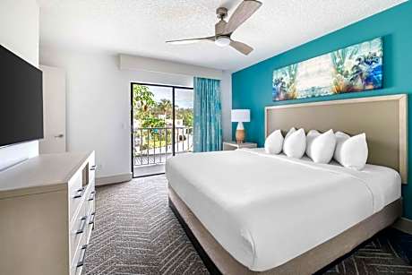 Two-Bedroom Suite with One King Bed and Two Twin Beds or One Queen Bed
