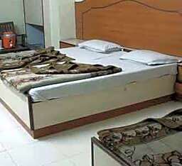 Hotel Crystal Deluxe @New Delhi Railway Station