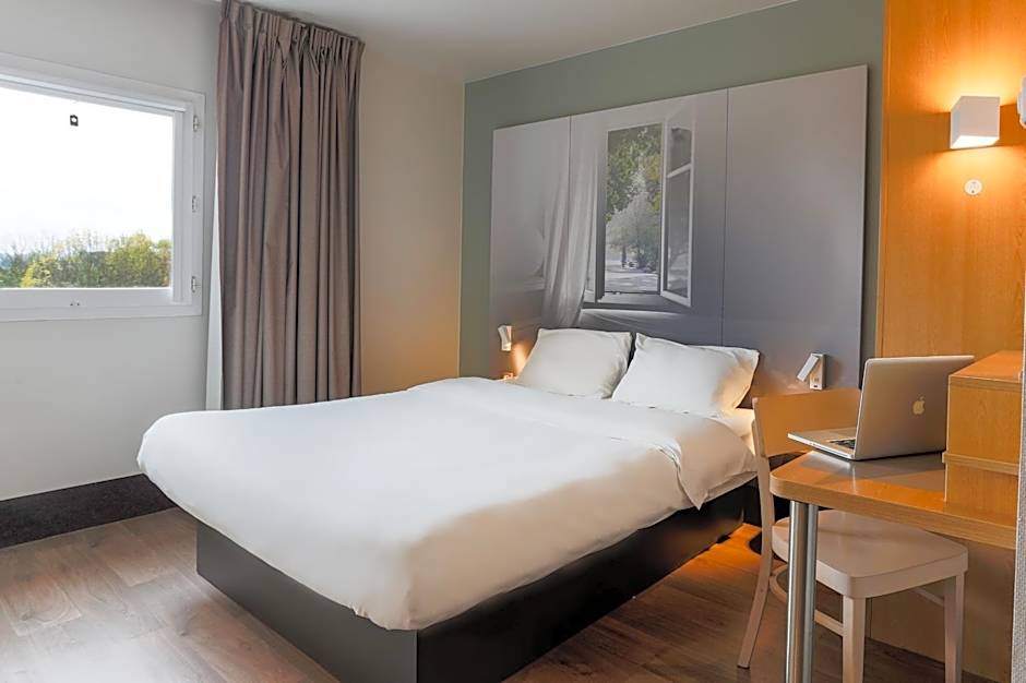Photo 1 of 5 of Double Room - Disability Access