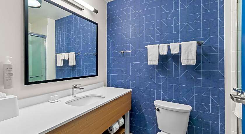 Spark by Hilton Victoria