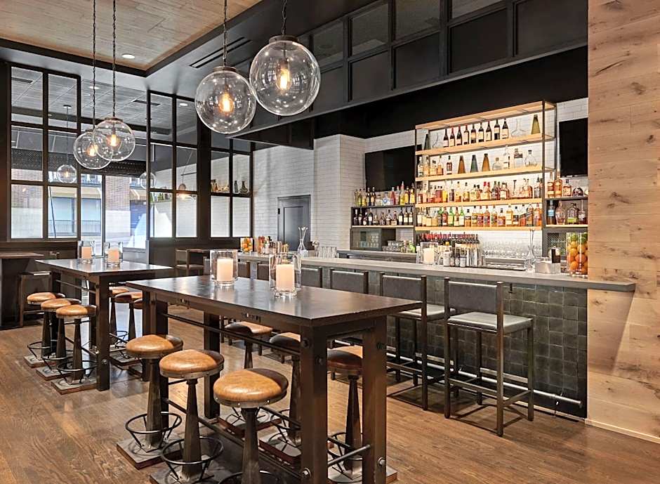 Hotel Phillips Kansas City Curio Collection by Hilton