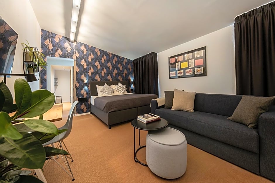 B-Hotel