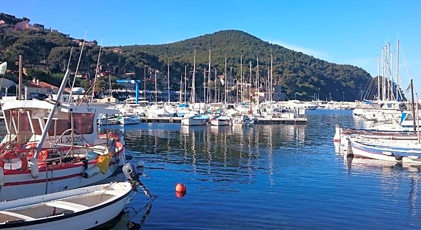Studio neuf climatisé petite vue mer plage à pieds - Ted Home