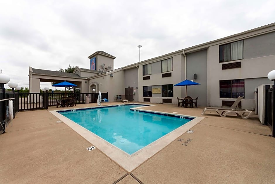 Motel 6-Dallas, TX - Northeast