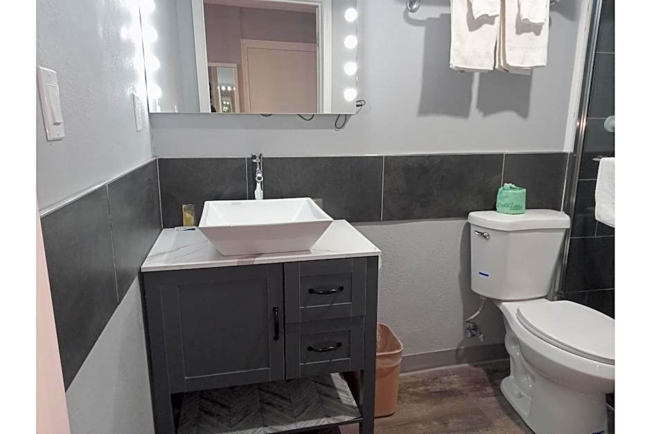 Marshall Lodge By OYO Hwy 65