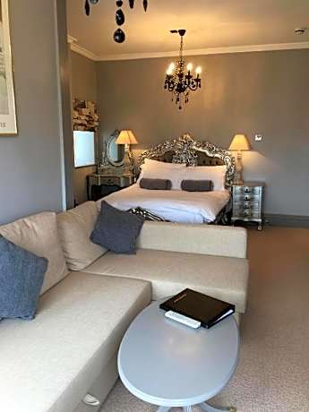 Queen Suite with Sea View