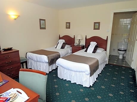 Twin Room with Private Bathroom