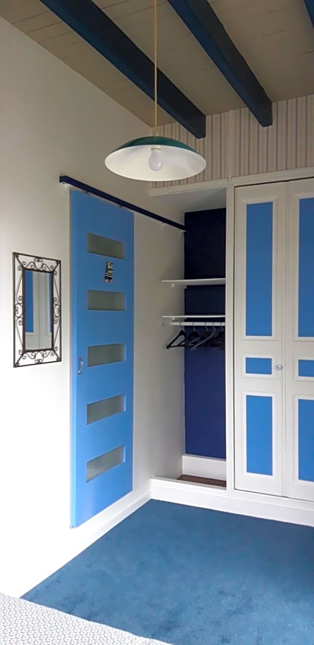 LE CHALET SUISSE - Chambre bleue