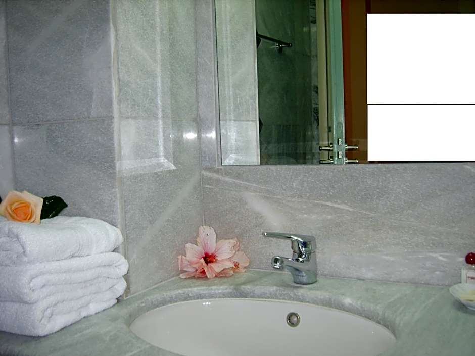 Atlantica Yakinthos Hotel