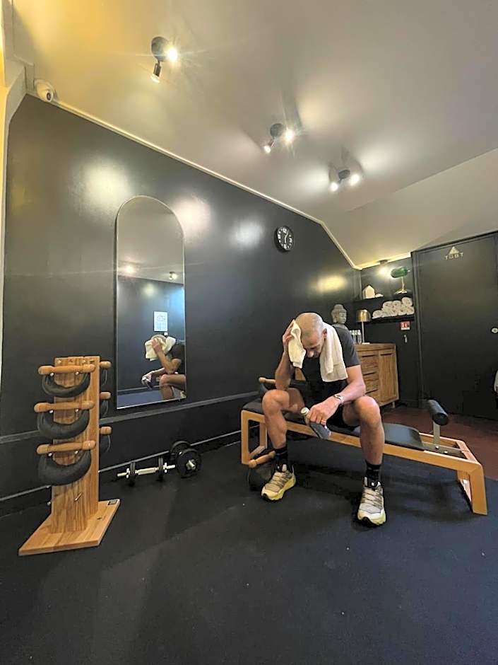 Hotel de Neuville Arc de Triomphe