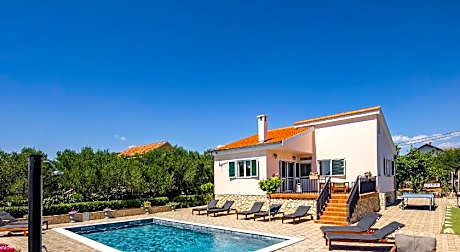 Villa in Polaca with Pool near National Parks