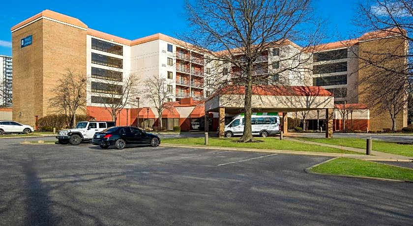 Hotel RL Cleveland Airport West
