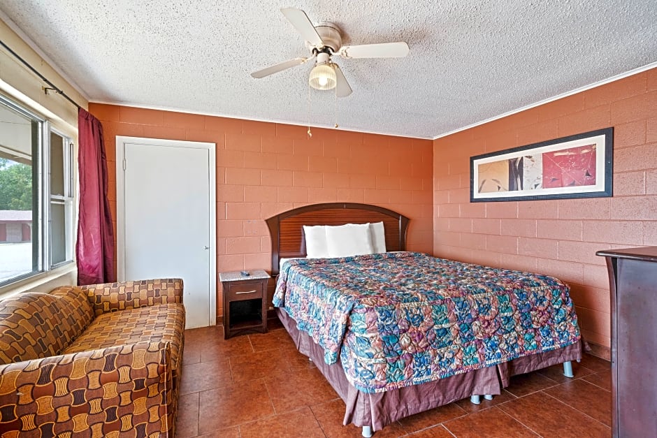 OYO Hotel Beeville -US 181