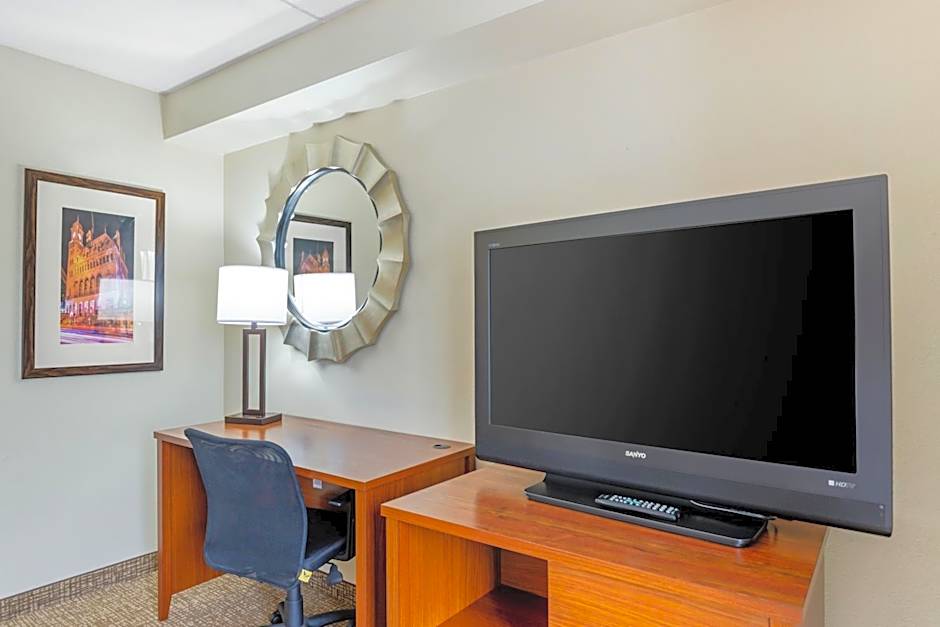 Comfort Suites At Virginia Center Commons