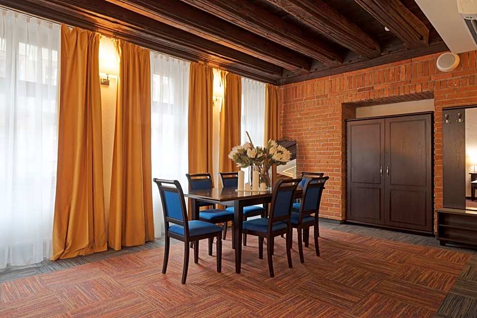 Palazzo Rosso Old Town