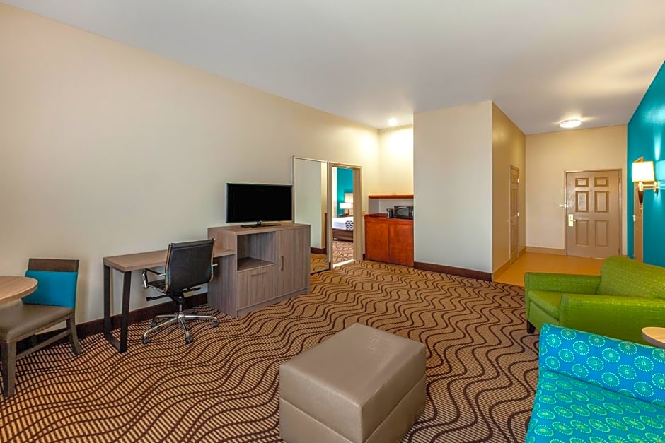 La Quinta Inn & Suites by Wyndham Midland North