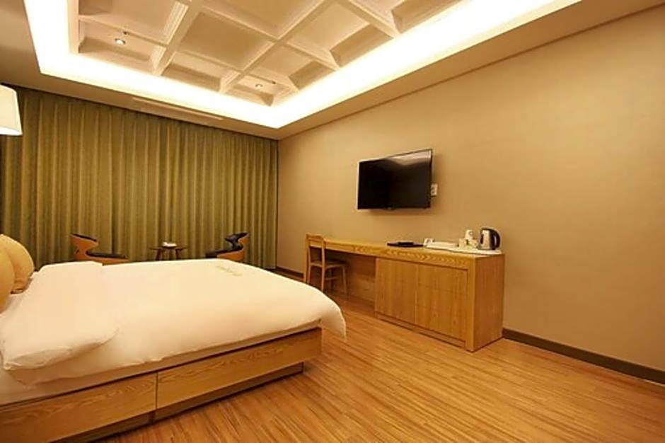 Lake 45 Hotel