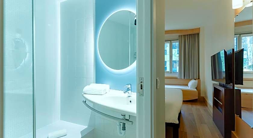 ibis Barcelona Pza Glories 22