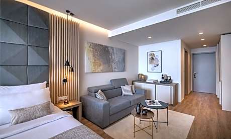 Deluxe Room with balcony and Partial Sea View