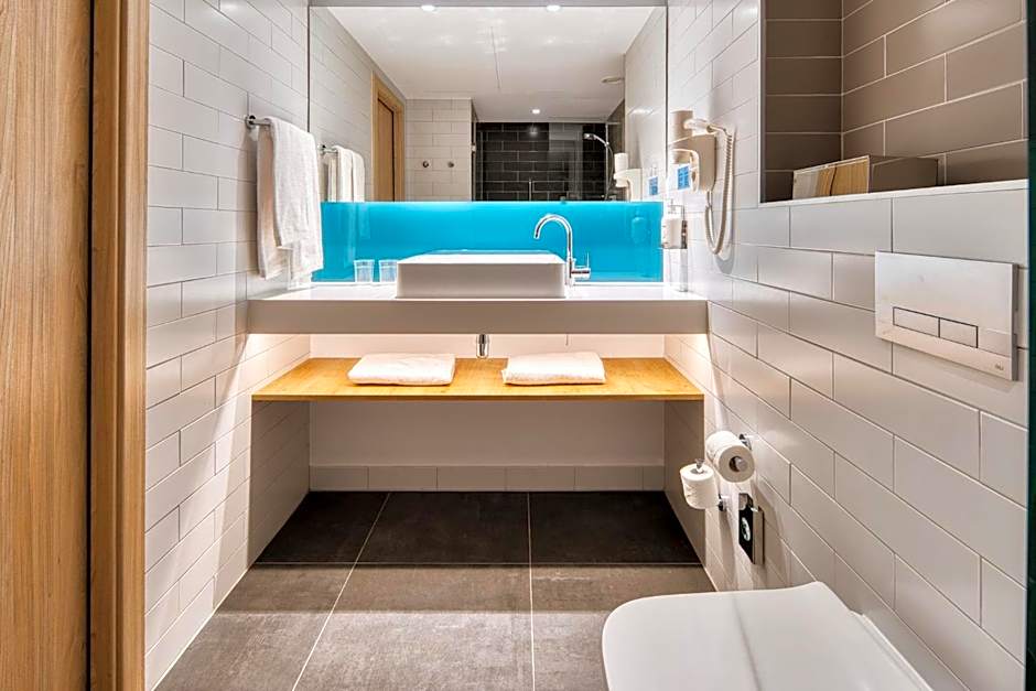 Holiday Inn Express Madrid Airport By IHG