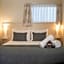 Hananui Lodge and Apartments