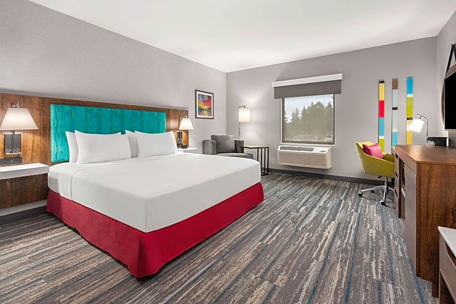 Photo 1 of 4 of 1 King Bed, Hearing/Mobility Accessible, Roll in Shower