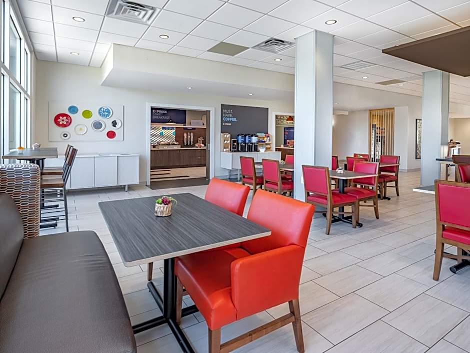 Holiday Inn Express And Suites Ruskin By IHG