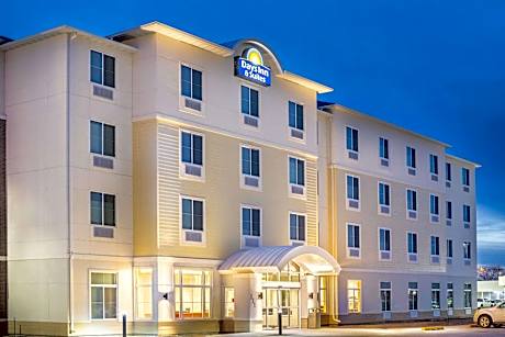 Days Inn & Suites by Wyndham Kearney NE