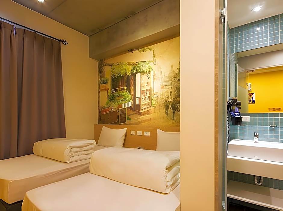 CHECK inn Express Taichung Yizhong