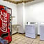 Econo Lodge Inn & Suites Bloomington