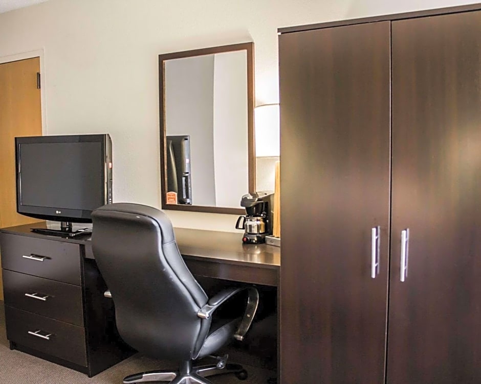 Suburban Studios Johnstown - Richland Town Center