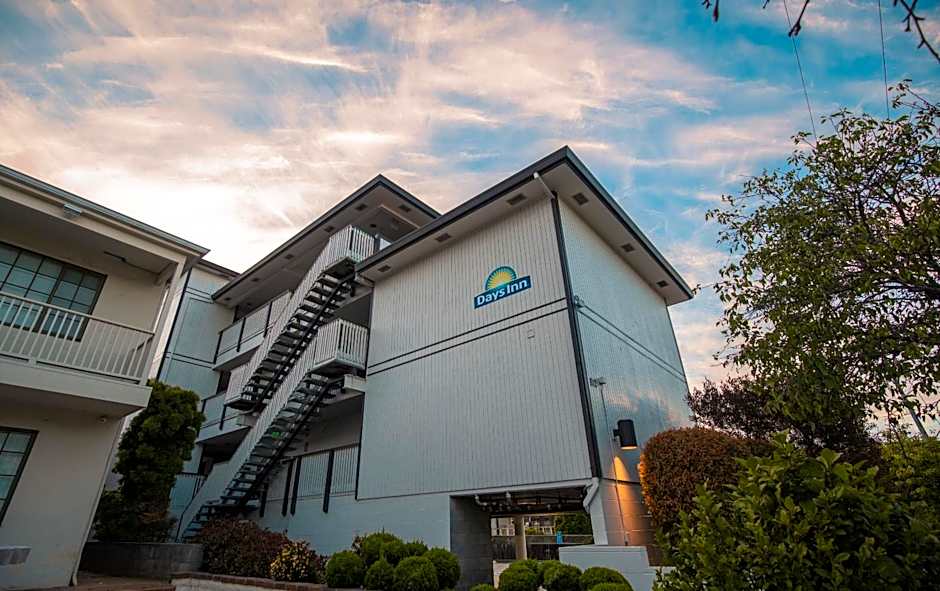 Days Inn by Wyndham Monterey Downtown