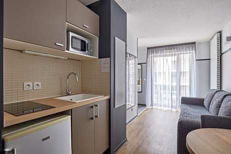 One Bedroom Apartment