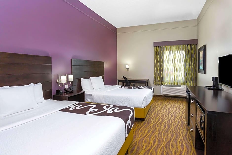 La Quinta Inn & Suites by Wyndham Laredo Airport