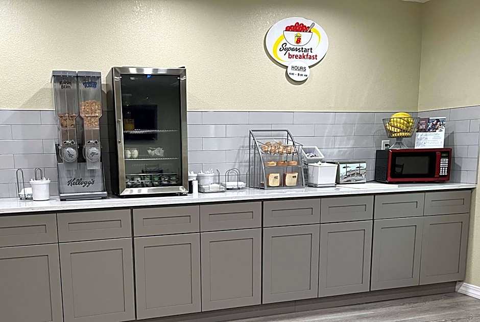 Super 8 by Wyndham Indianapolis Emerson