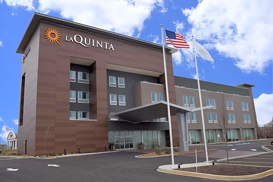 La Quinta Inn & Suites by Wyndham Round Rock near Kalahari