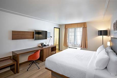 Standard King Room - Non Smoking/No Pets