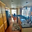 Deluxe Downtown Condo Close to Everything!
