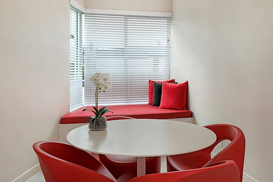 Villa 1 Bedroom, Poolside — 6 fotoğraftan 1. fotoğraf