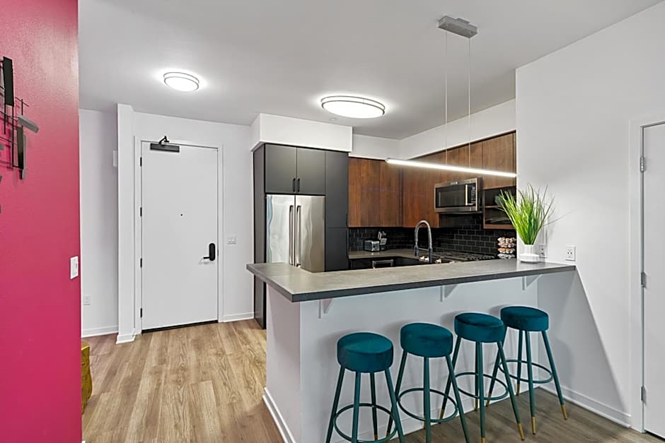 Fairfax District Chic City Oasis 2 BR Apt with Den 136