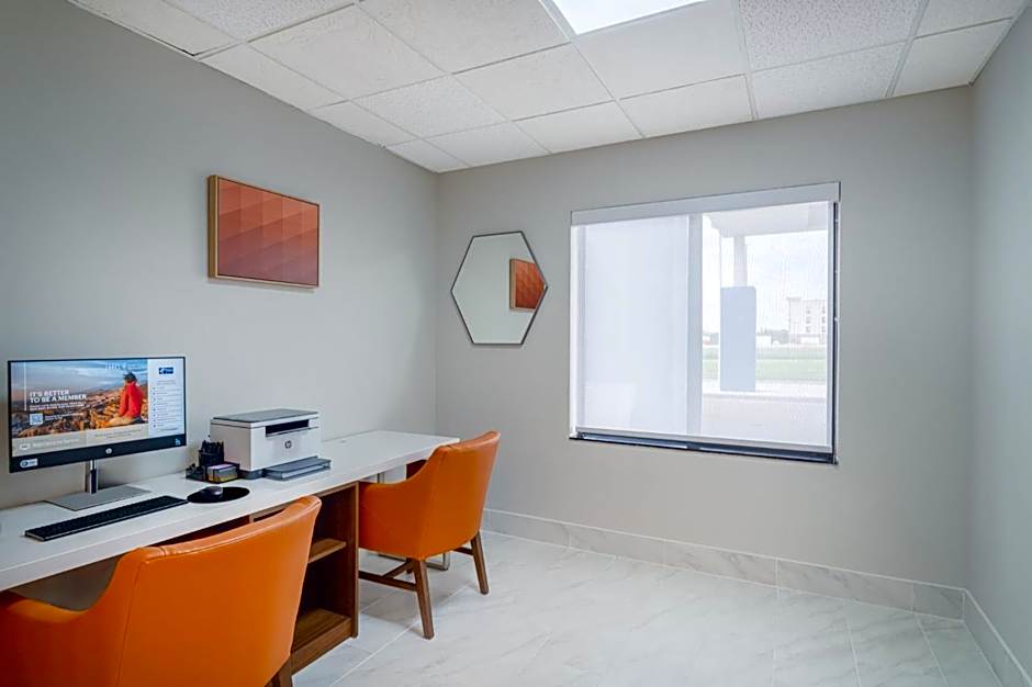 Holiday Inn Express Pratt By IHG