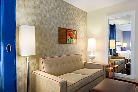 1King Accessible Roll In Shower Suite Nonsmok