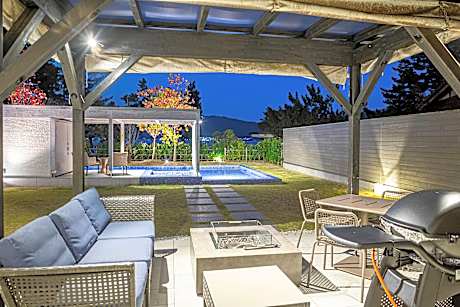 MEZZO ALL SUITE VILLAS