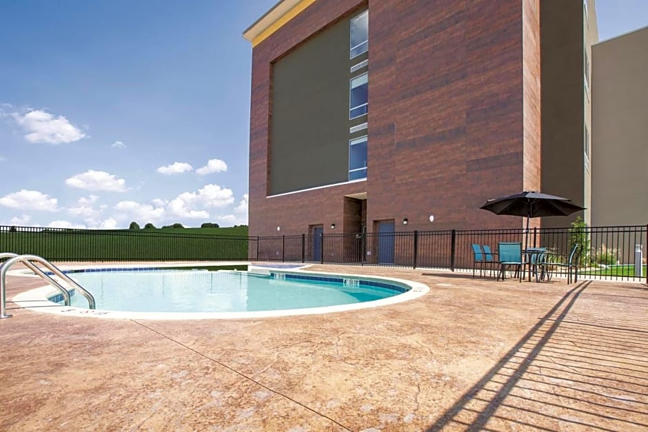 La Quinta Inn & Suites by Wyndham Tulsa Broken Arrow