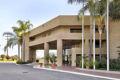 Travelodge by Wyndham Commerce Los Angeles Area
