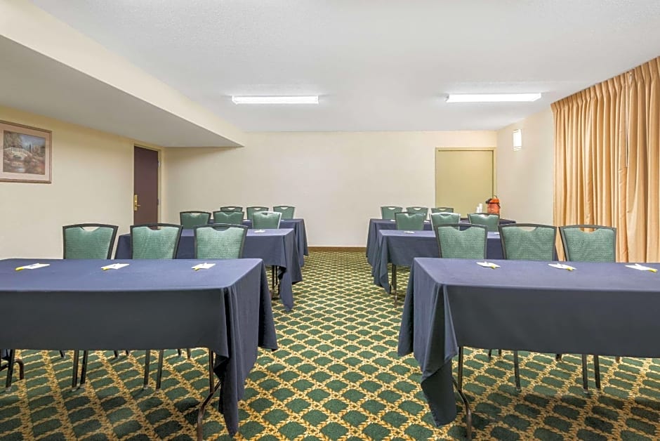 Days Inn by Wyndham Indianapolis Northeast