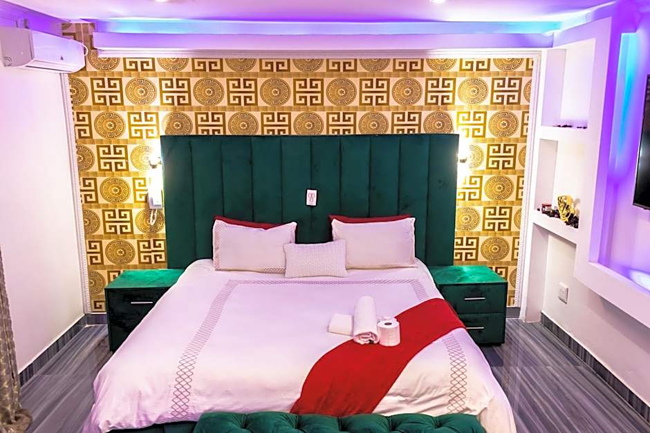 Gold Crown International Hotel