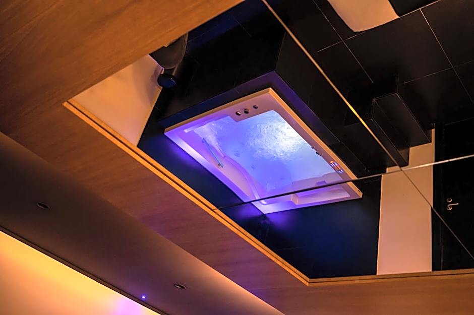 Maximum hub suite&spa