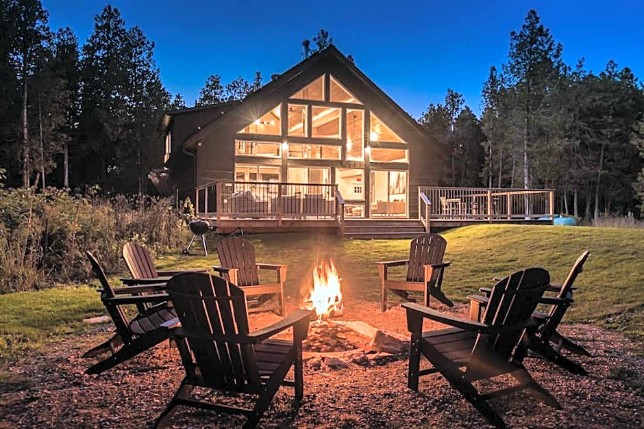 Luxury Tobermory Retreat Modern Home and Hot Tub